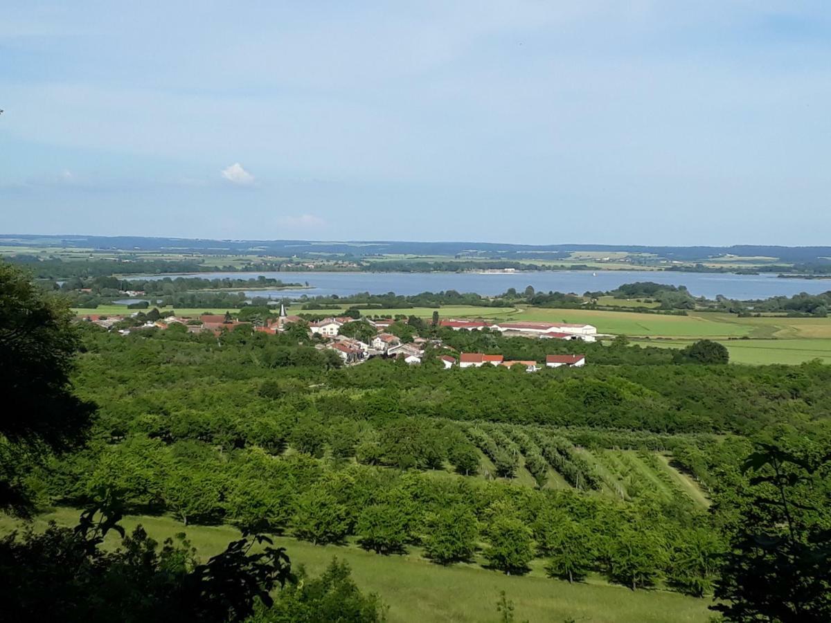 Gite Aux Lauriers Lacroix-sur-Meuse Eksteriør bilde