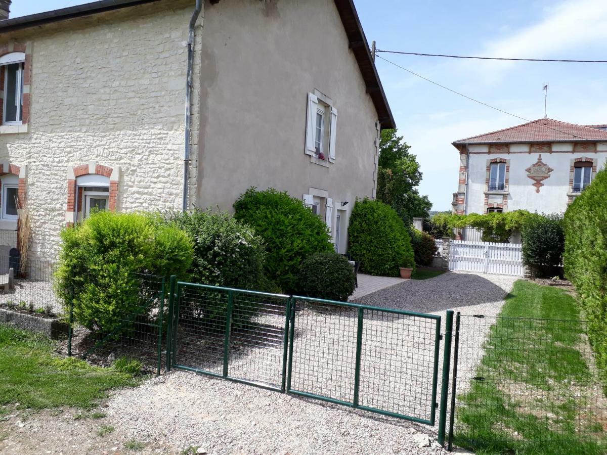 Gite Aux Lauriers Lacroix-sur-Meuse Eksteriør bilde