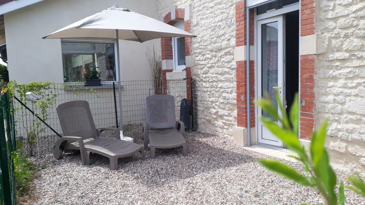 Gite Aux Lauriers Lacroix-sur-Meuse Eksteriør bilde