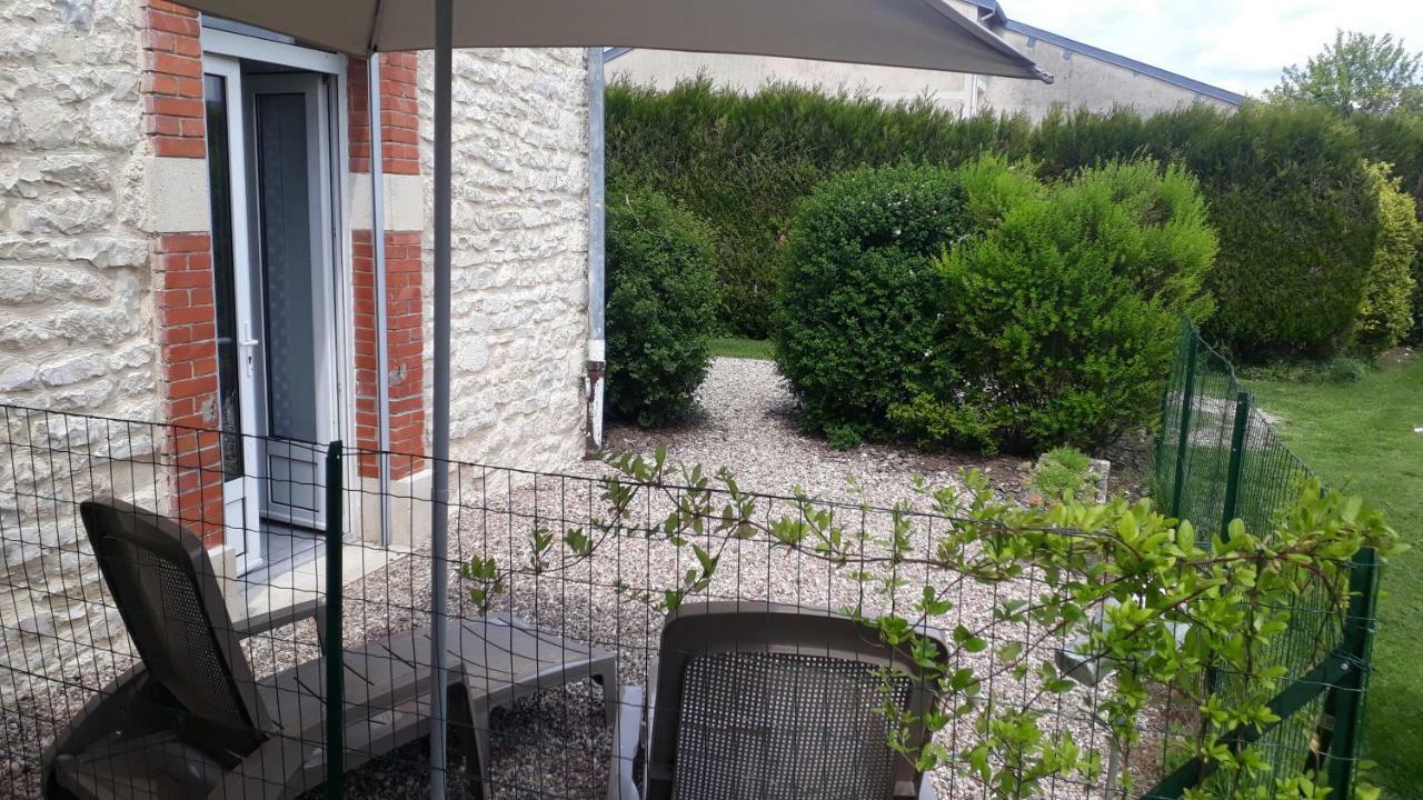 Gite Aux Lauriers Lacroix-sur-Meuse Eksteriør bilde
